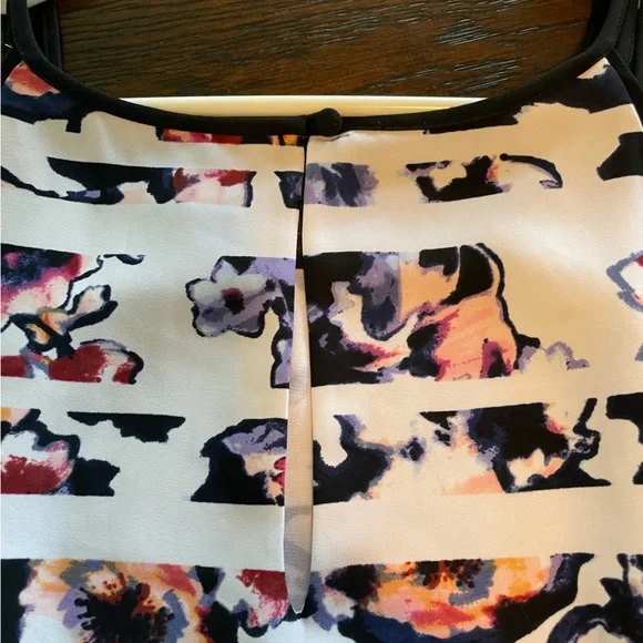 White House Black Market Blouse in Multi-Color - Picture 4 of 5